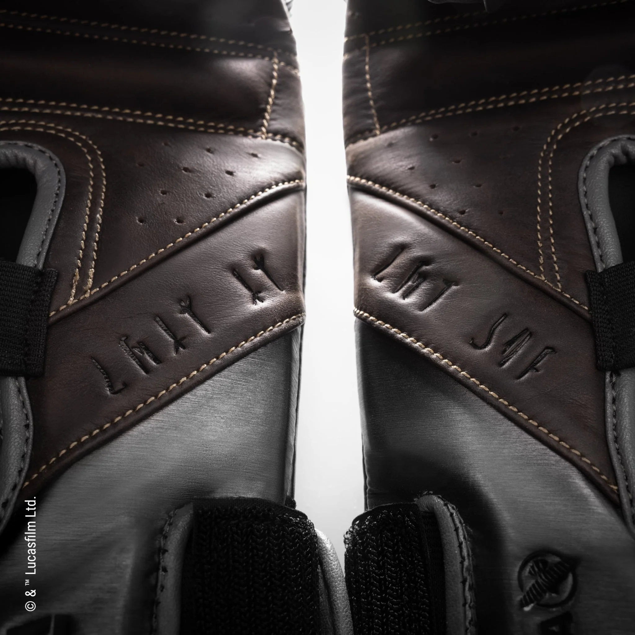 Star Wars Mandalorian Boxing Gloves - Image 19