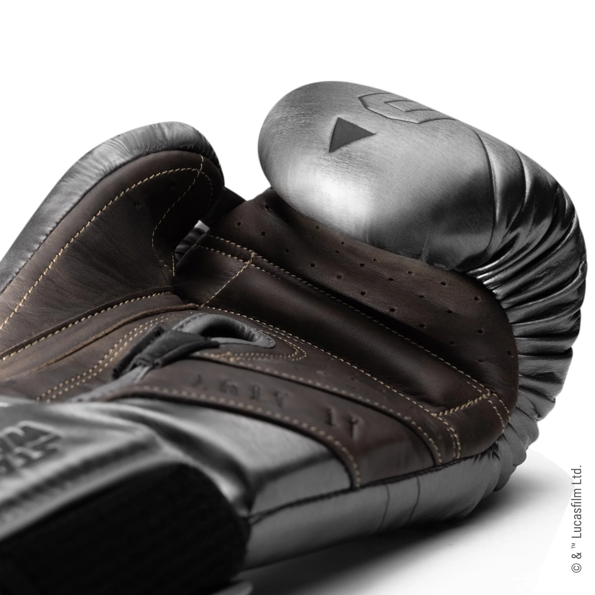 Star Wars Mandalorian Boxing Gloves - Image 4